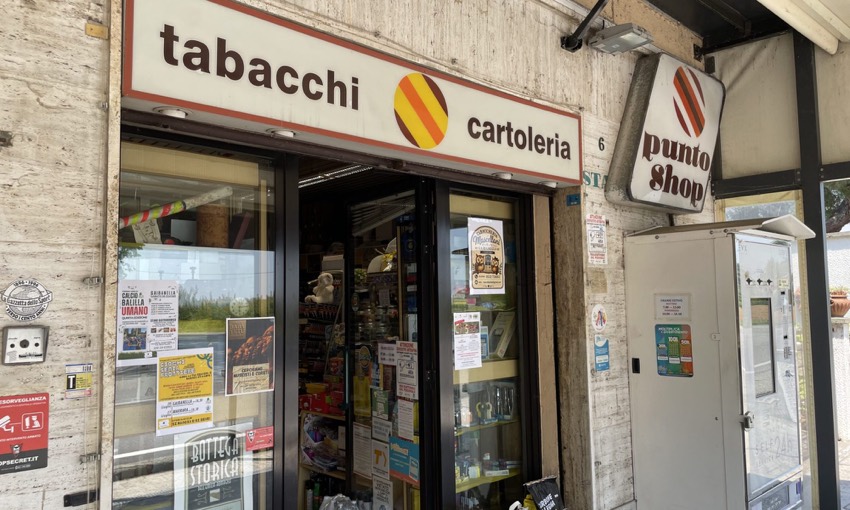 L'insegna «tabacchi» della Tabaccheria Mascellani a Gaibanella